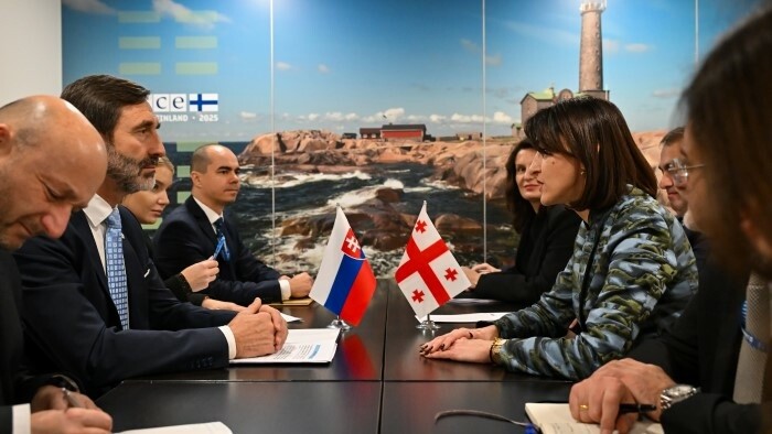 Foreign Minister Pushes Cooperation and Resists EU Gas Ban 