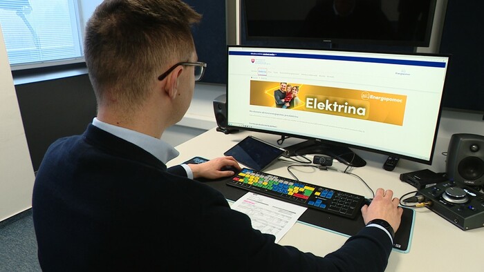 Energopomoc má trhliny