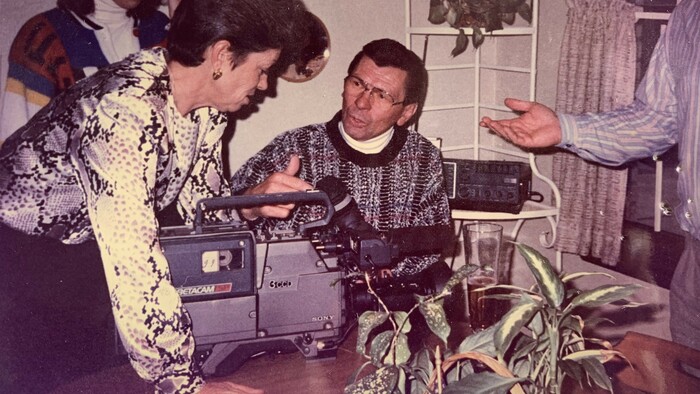 M. Kotleba pri nakrúcani reportáže o S. Mikitovi.jpg