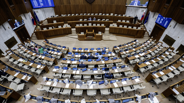 Koaliční poslanci schválili zmenu Úradu na ochranu oznamovateľov