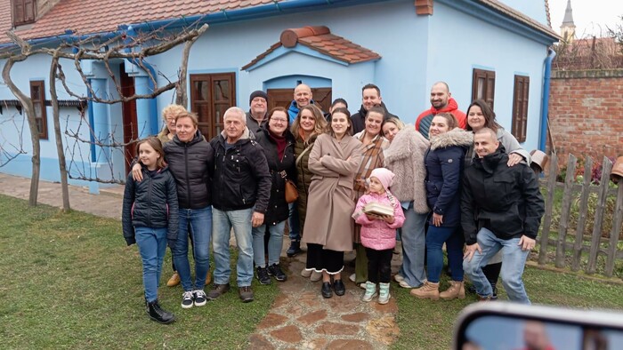 Pečie-celé-Slovensko-5-súťažiaci-spolu-von