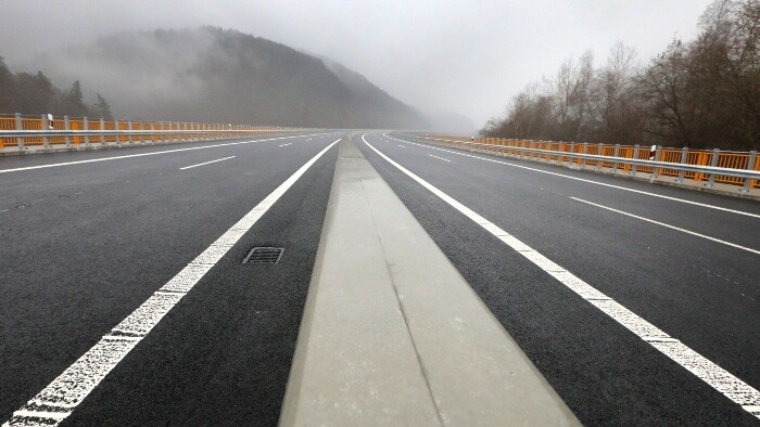 Bratislavskí cestári pokračujú okrem v obnove regionálnych komunikácií