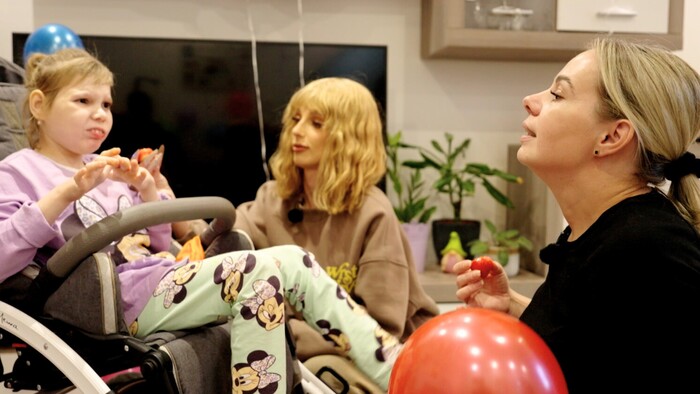 Mamička Katka zostala sama na výchovu dvoch chorých detí. Spoznajte jej životný príbeh