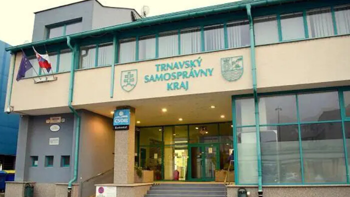 Vo vestibule úradu TSK sa koná tradičné podujatie Vianočné srdce