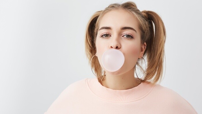 Zo žuvačky sa uvoľňujú mikroplasty