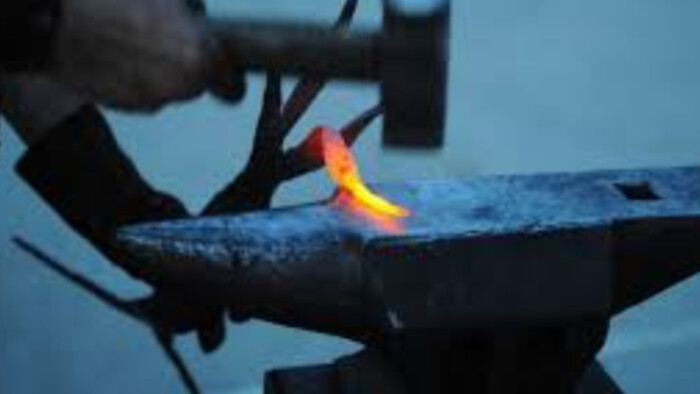 V kováčskej rodine Rácovcov sa spájajú šikovné ruky s umeleckým cítením