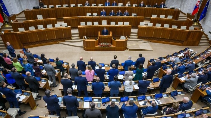 La coalición gubernamental enmienda el Código Penal, la oposición lo cataloga de “golpe de estado mafioso”