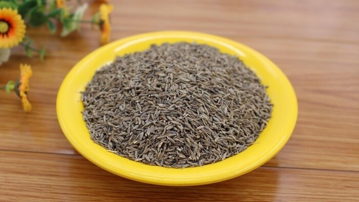 Človek, ktorý spracúva rascu