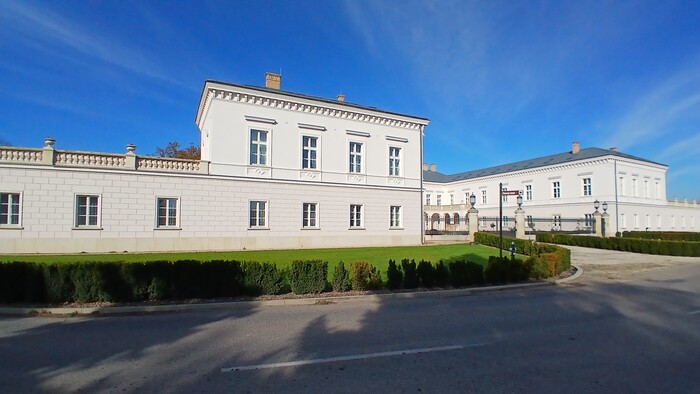 Kaštieľ vo Voderadoch