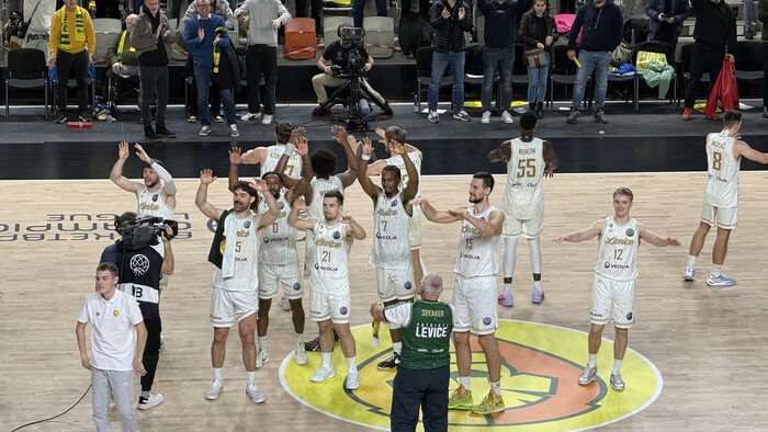 BASKETBAL: Levickí Patrioti postúpili medzi najlepších 24 tímov