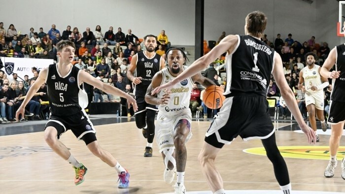 Jugadores de baloncesto de Levice avanzan en la Champions League