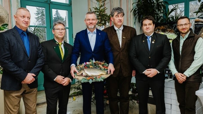 Staatsoberhaupt nahm traditionelle Weihnachtsfische entgegen