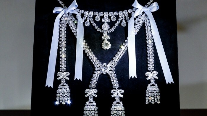 El castillo de Bratislava expone el collar más famoso de la historia de Francia