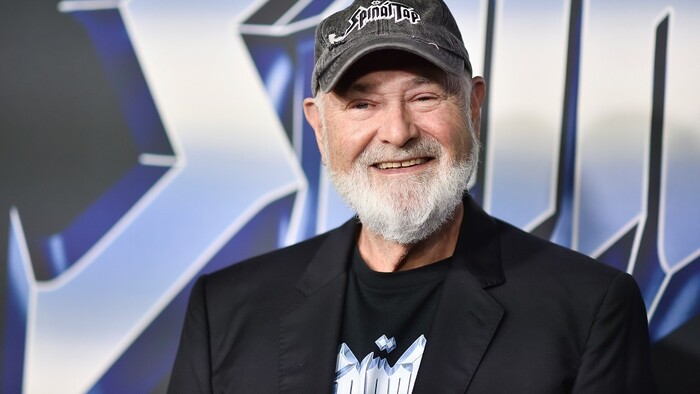 Vrahovi slávneho režiséra Roba Reinera hrozí trest smrti. Je ním jeho syn