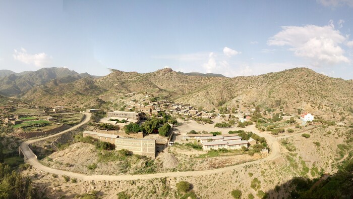 1 – pohľad na suchú vidiecku oblasť v Alitene.jpg