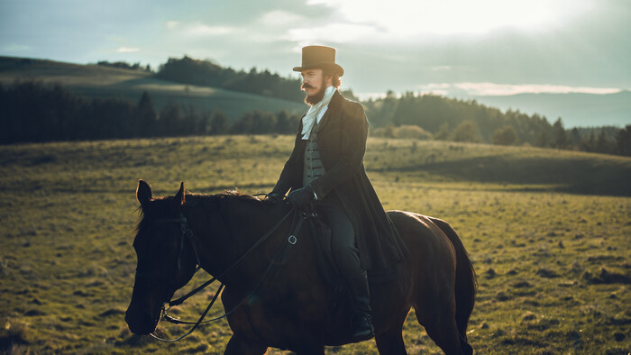 Schudol 25 kíl, prefarbil si vlasy a naučil sa jazdiť na koni