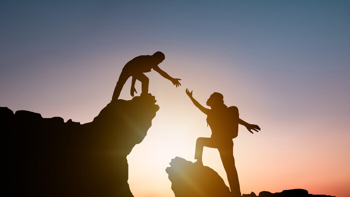 Pomáhanie spomaľuje starnutie časti mozgu