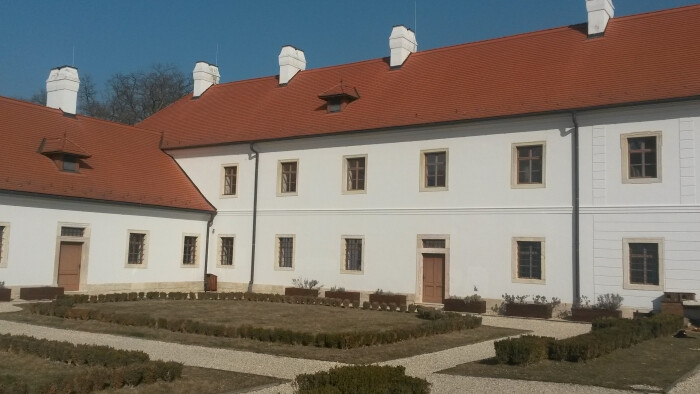 Andrea Eliášová: Ženy za bránou kamaldulského kláštora