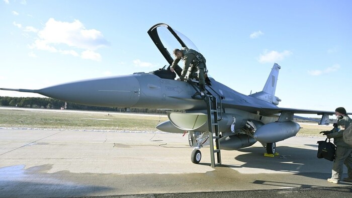 Slovakia in Talks to Buy F-16 Jets, Long-Range Missiles, and HIMARS Systems from the U.S.