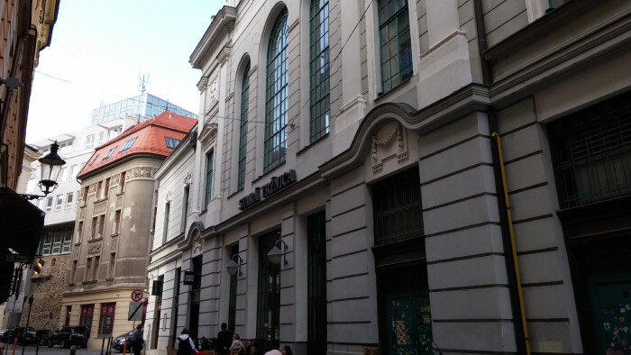 Prechádzka Nedbalovou ulicou v Bratislave