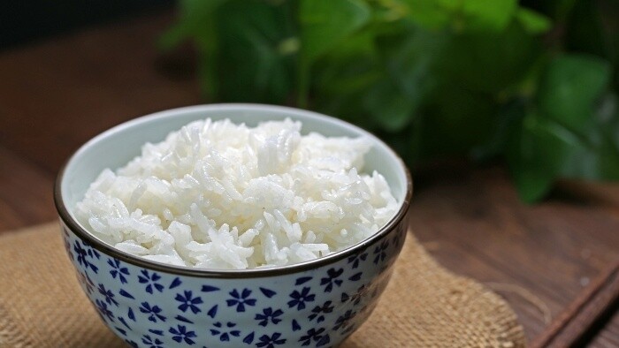 Jazmínová ryža a kalorické rozdiely medzi druhmi