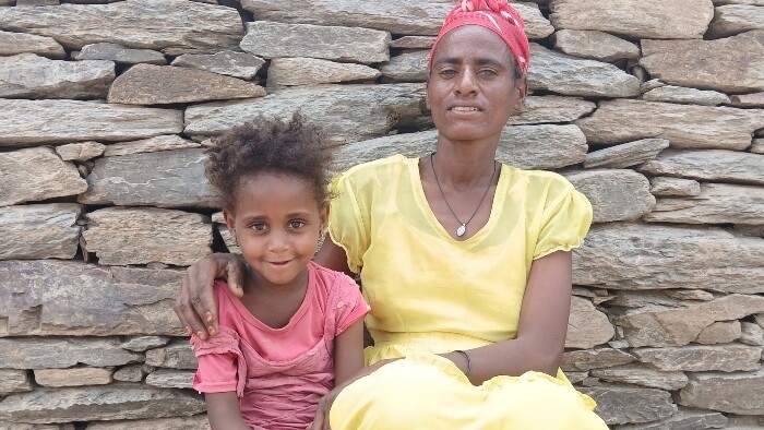 Tvare rocnika Sinit_dcera_mama Bisrat.jpg