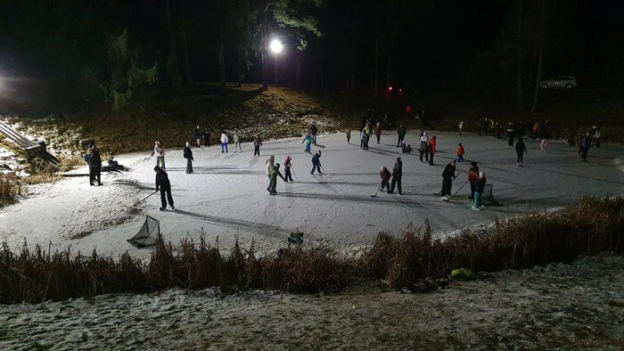Na tajchu Červená studňa sa opäť korčuľuje