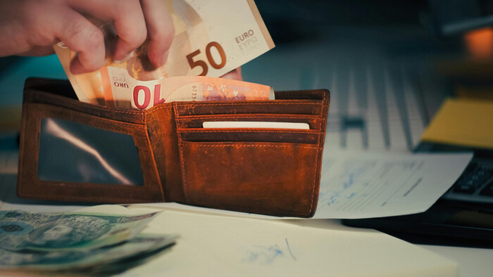 Minimálna mzda stúpne o necelých sto eur 