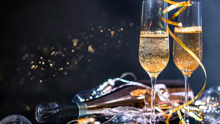 Na falošné oslavy Silvestra prišli stovky ľudí