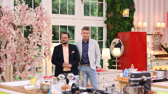 Moderátori Juraj Bača a Milan Zimnýkoval v Pečie celé Slovensko