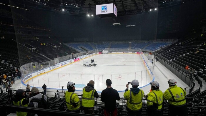 Stavebný prach a diery v exteriéri: Milánska hokejová hala, kde sa má konať olympijský turnaj, vyvolala rozpačité dojmy