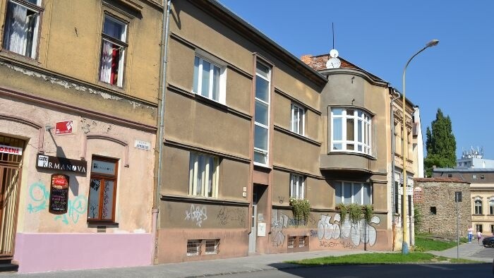 Esej: Zuzana Varechová – Pár skíc o modernej architektúre Košíc