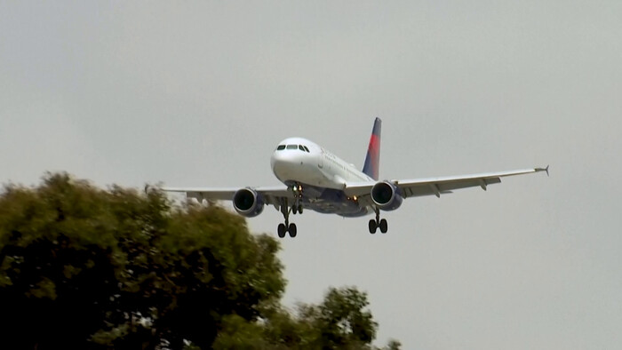 Pre vojnu na Blízkom východe a vyššie ceny palív zdražujú letenky. Ovplyvniť to môže aj tie, ktoré sú už zakúpené