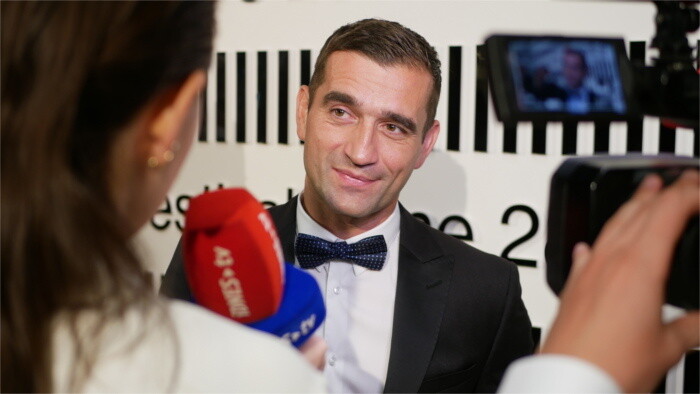 Actor Milan Ondrik Wins International Prize