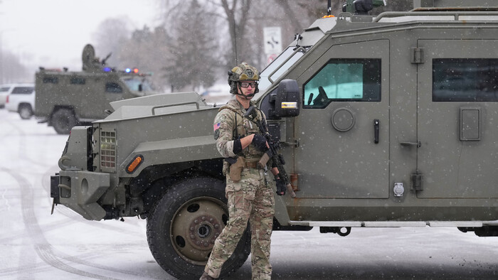 Strety federálnych agentov s demonštrantami v americkej Minnesote pokračujú