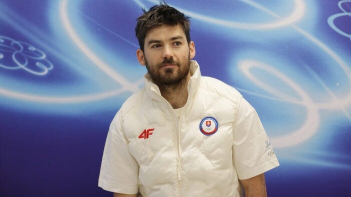 Andreas Žampa chce vylepšiť umiestenie z Pekingu, pomôcť mu má aj brat Adam. Slovenských hokejistov si chce pozrieť vo finále