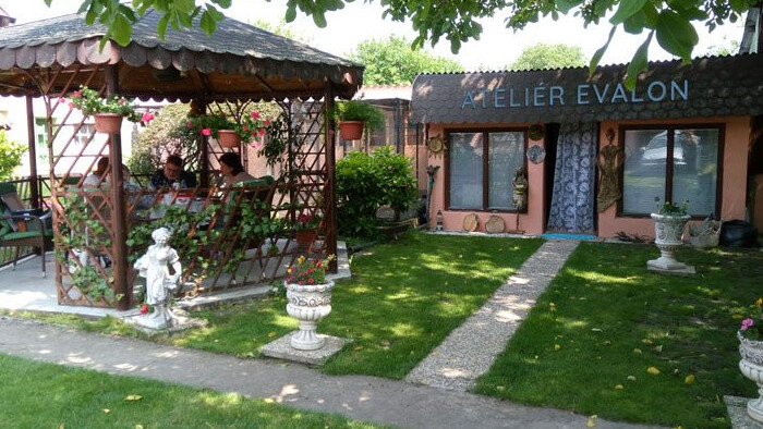 Ateliér Evalon je miesto komunitného stretávania sa pre seniorov v Ostrove pri Piešťanoch