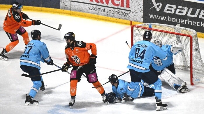 HOKEJ: Oceliari zvíťazili nad vedúcim Slovanom 3:1