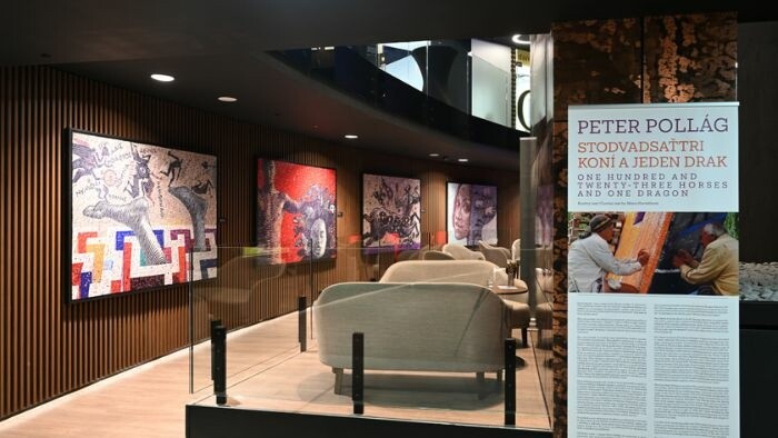 Výstava Petra Pollága Stodvadsaťtri koní a jeden drak 
