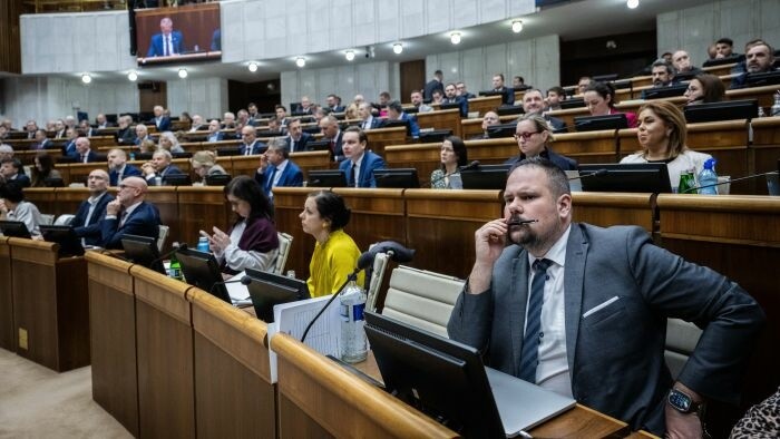Rozpravu k návrhom na odvolanie členov vlády predčasne ukončili