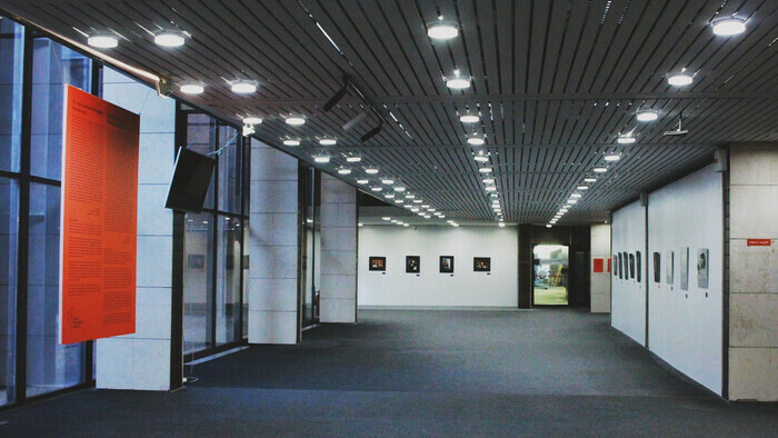 Výstava Kontrasty a paralely v priestoroch Galérie Slovenského rozhlasu