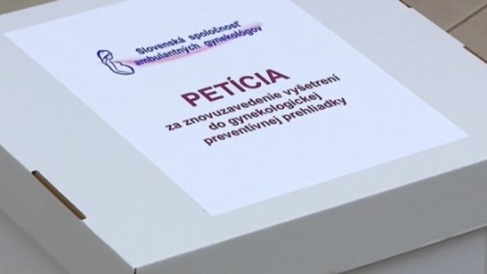 Gynekológovia odovzdali ministrovi petíciu