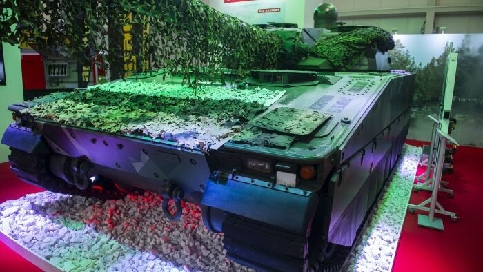 Diplomáticos suecos y británicos visitaron empresas eslovacas involucradas en la producción del CV90 