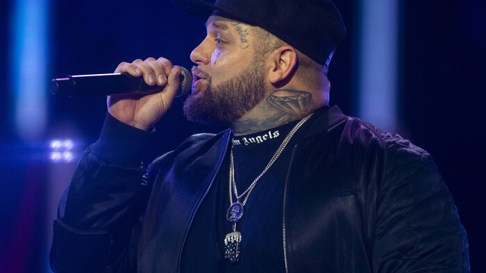 Raper Kali za volantom