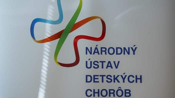 Ako jedni z prvých v Európe operovali pacienta novou metódou