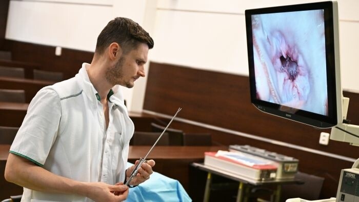 Prvá endoskopická operácia hernie disku u dieťaťa