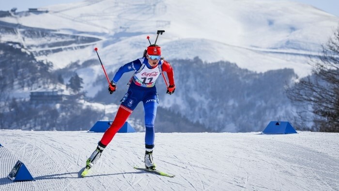 Стракова выиграла золото в биатлонной гонке на 10 км