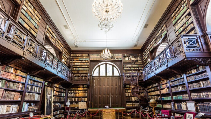 Knižnica v Oponiciach pripravila výstavu vzácnych zväzkov zo 16. storočia