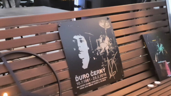 Odhalili pamätnú tabuľu bubeníkovi Jurajovi Černému