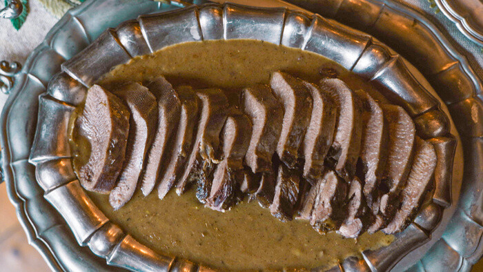 Hovädzí jazyk so sladkou omáčkou